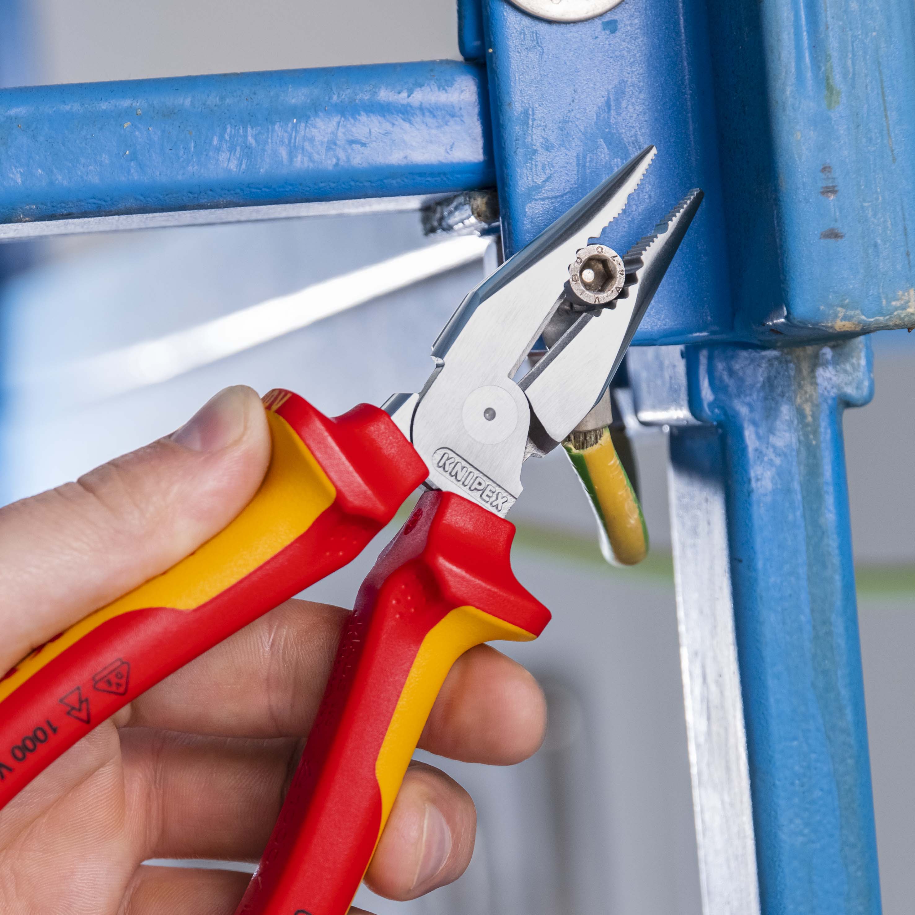 KNIPEX 08 26 185 Needle-Nose Combination Pliers insulated with multi-component grips, VDE-tested chrome-plated 185 mm – Image 4 of 6