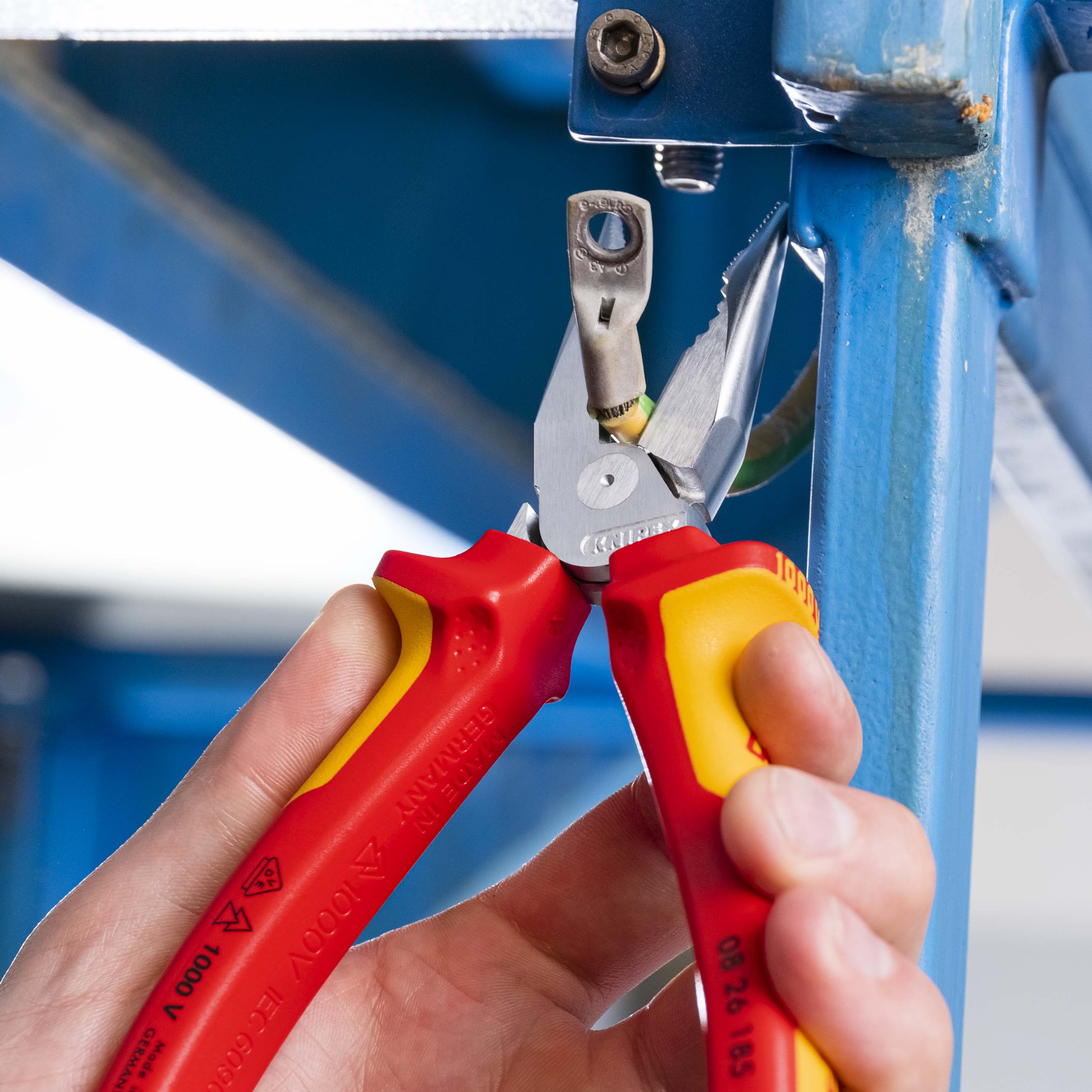 KNIPEX 08 26 185 Needle-Nose Combination Pliers insulated with multi-component grips, VDE-tested chrome-plated 185 mm – Image 5 of 6